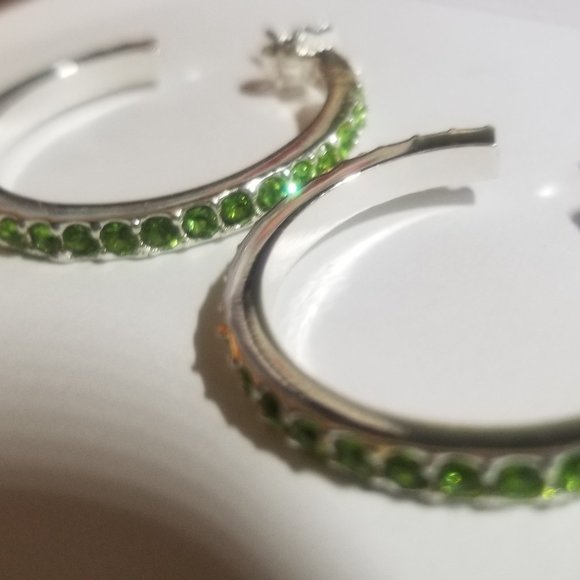 GREEN CRYSTAL RING SIZE 8.5 FREE MATCHING HOOPS!! - Picture 14 of 14